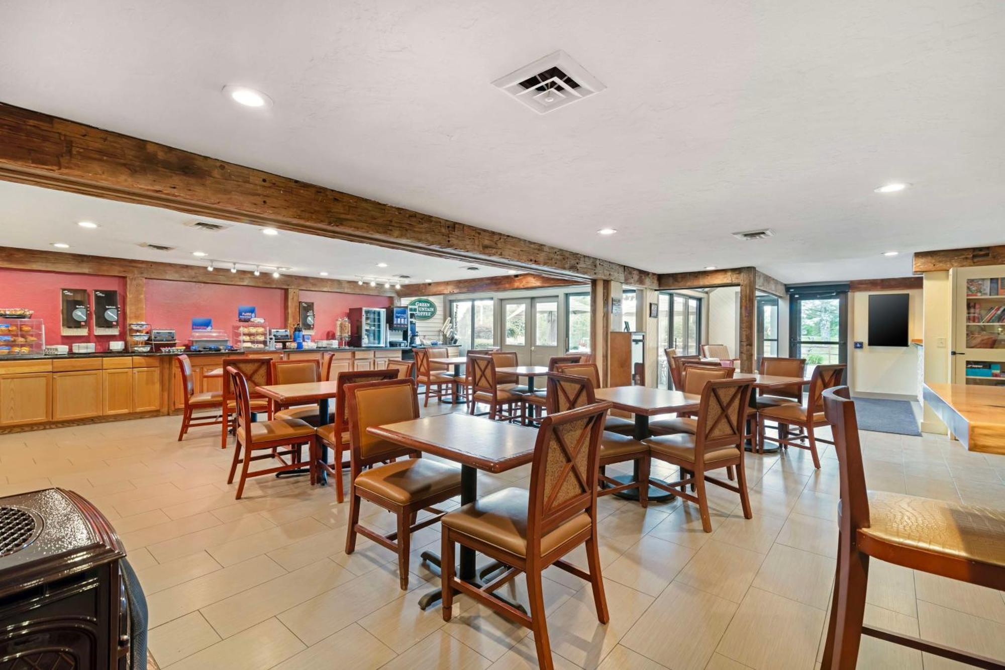 Best Western Inn & Suites Rutland-Killington Экстерьер фото